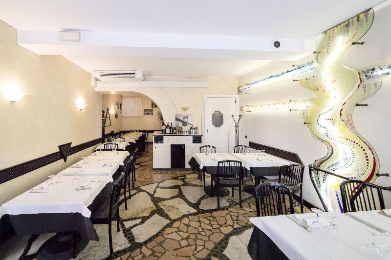 Hotel Montecodeno Варенна Экстерьер фото