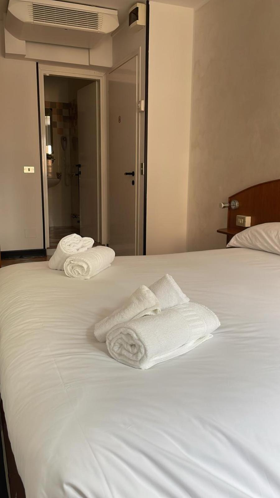 Hotel Montecodeno Варенна Экстерьер фото