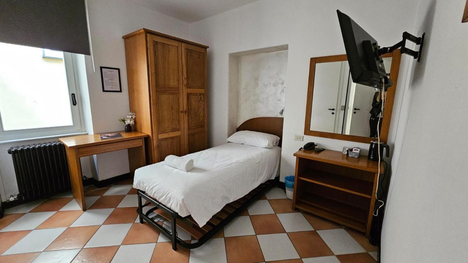 Hotel Montecodeno Варенна Экстерьер фото